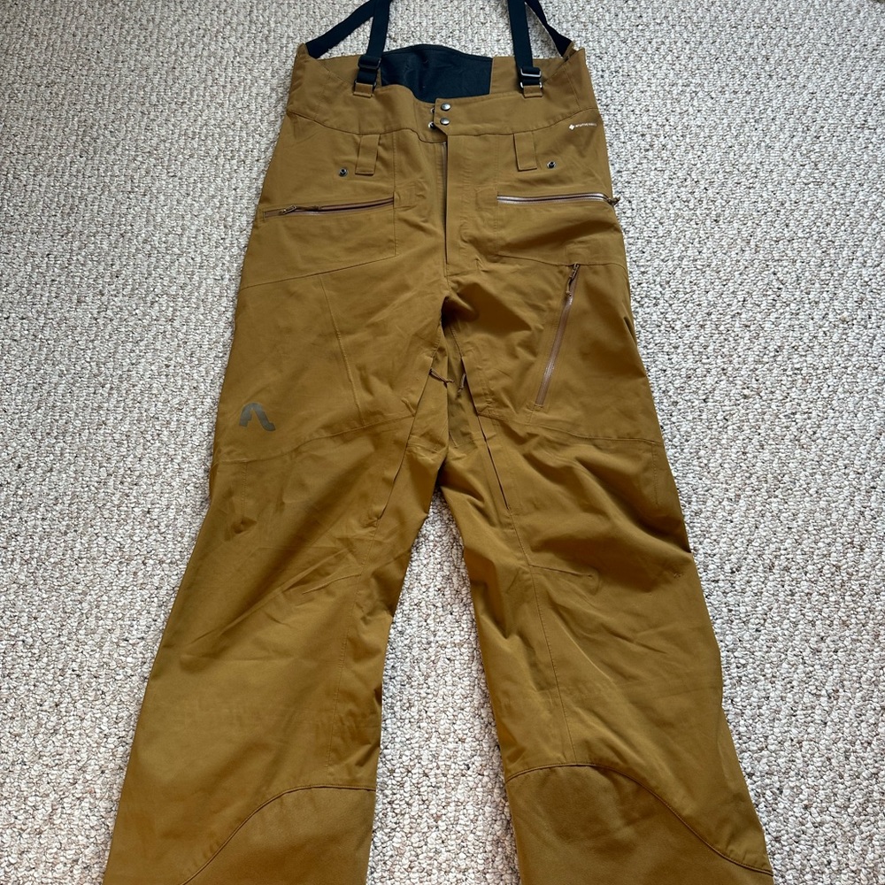 Fly Low Tannen Bib - Size Medium